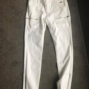 Joie Park Skinny cargo pants in Cream.